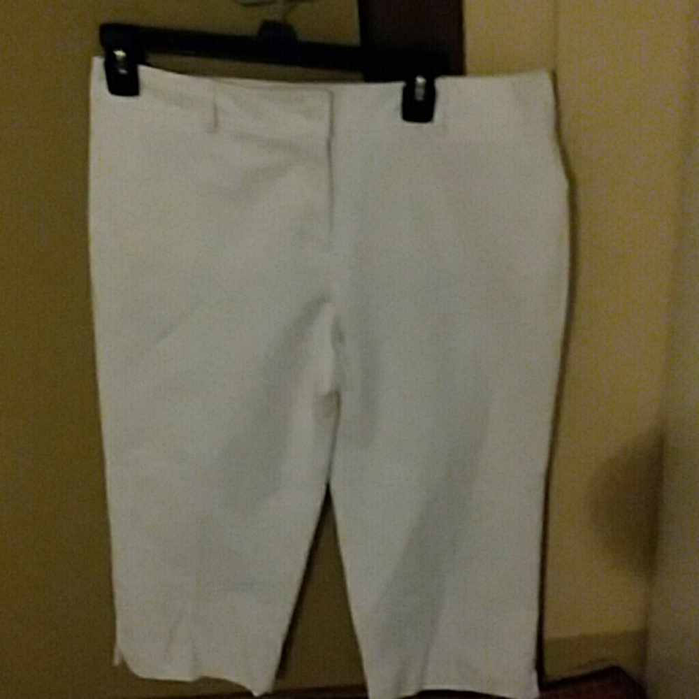 Raefella White Capris